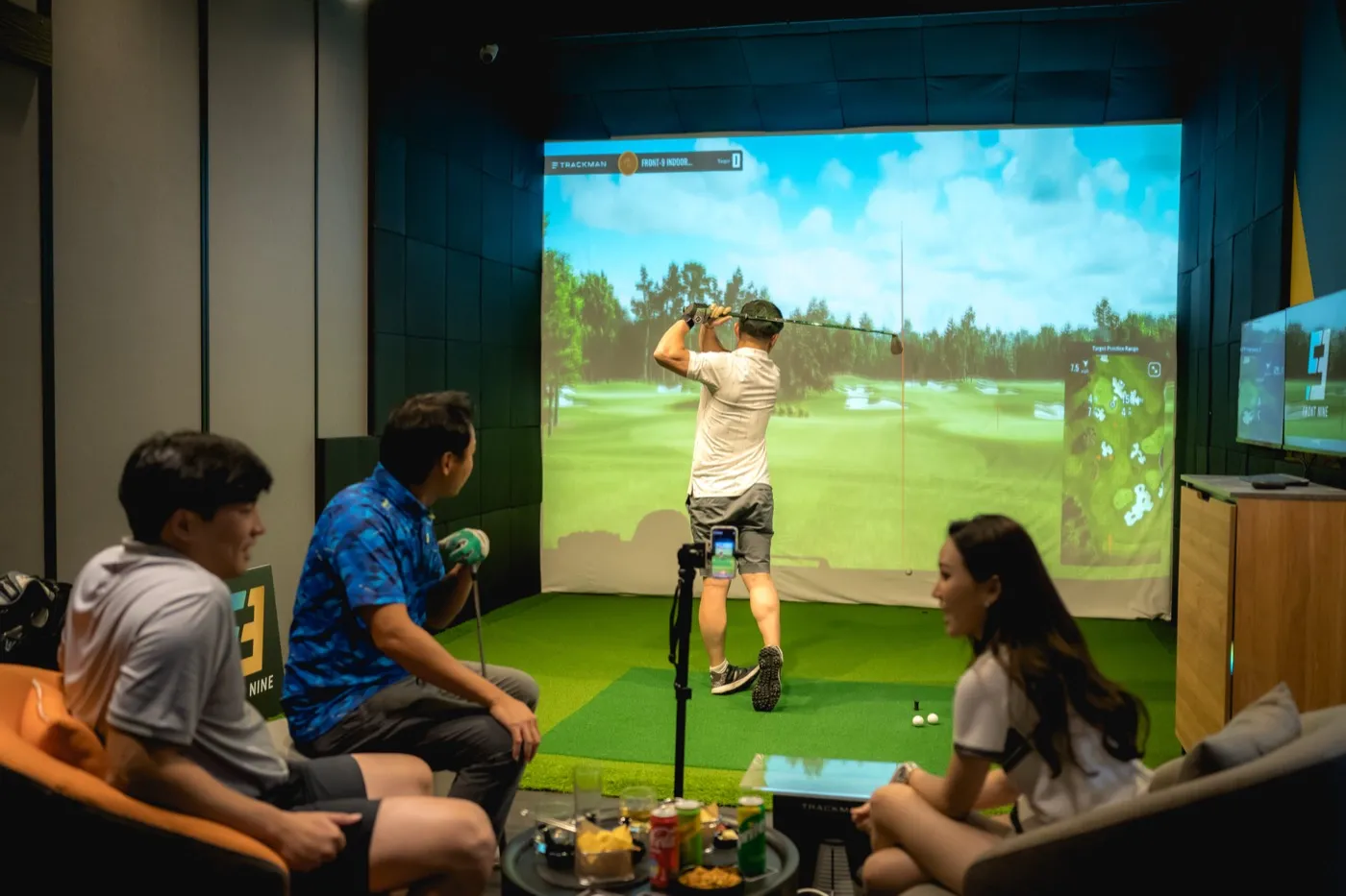 Front9 Indoor Golf & Academy — golf simulator in Bangkok — ภาพที่ 4 จาก 10