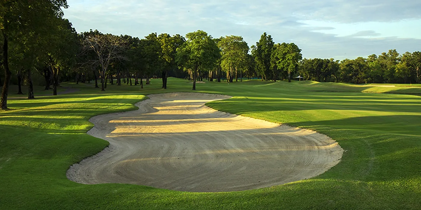 Lam Luk Ka Country Club — golf course in Pathum Thani