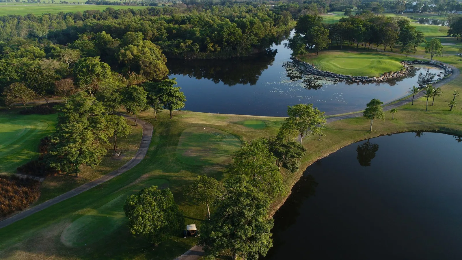 Lotus Valley Golf Resort — golf course in Chachoengsao — photo 1 of 2