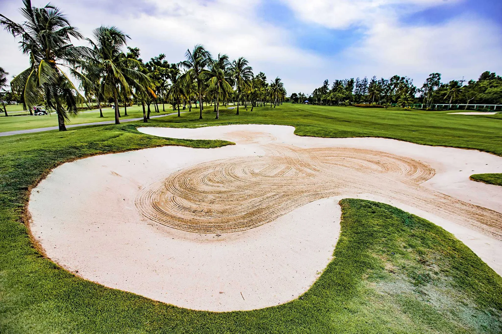 Royal Lakeside Golf Club — golf course in Chachoengsao