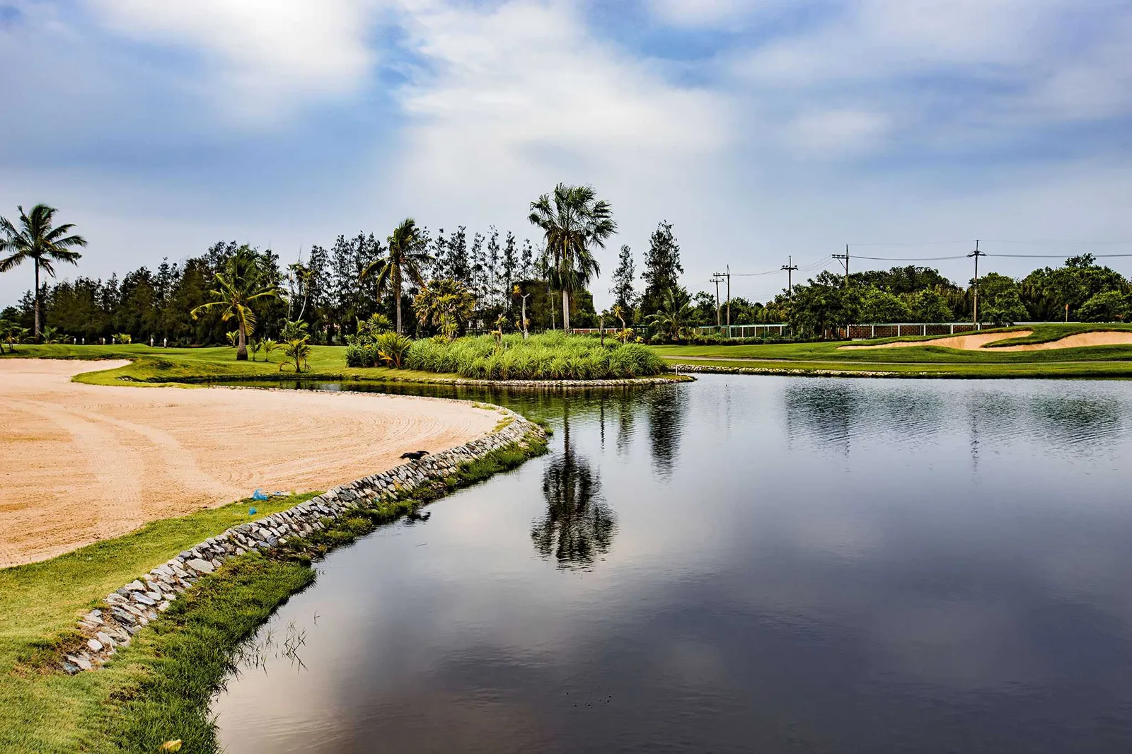 Royal Lakeside Golf Club — golf course in Chachoengsao — photo 2 of 5